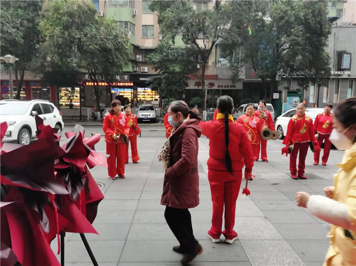 四川中青旅綿陽(yáng)分社、綿陽(yáng)市中旅假日旅行社、綿陽(yáng)自來(lái)文化傳播有限公司24H自助售貨服務(wù)盛大開(kāi)業(yè)