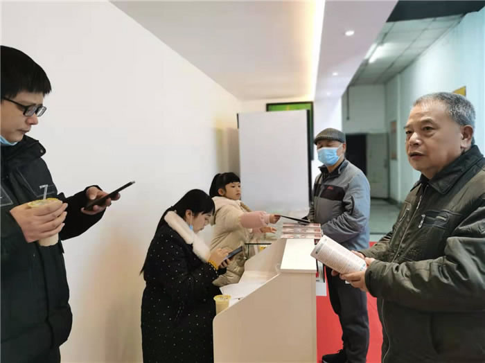 四川中青旅綿陽(yáng)分社、綿陽(yáng)市中旅假日旅行社、綿陽(yáng)自來(lái)文化傳播有限公司24H自助售貨服務(wù)盛大開(kāi)業(yè)